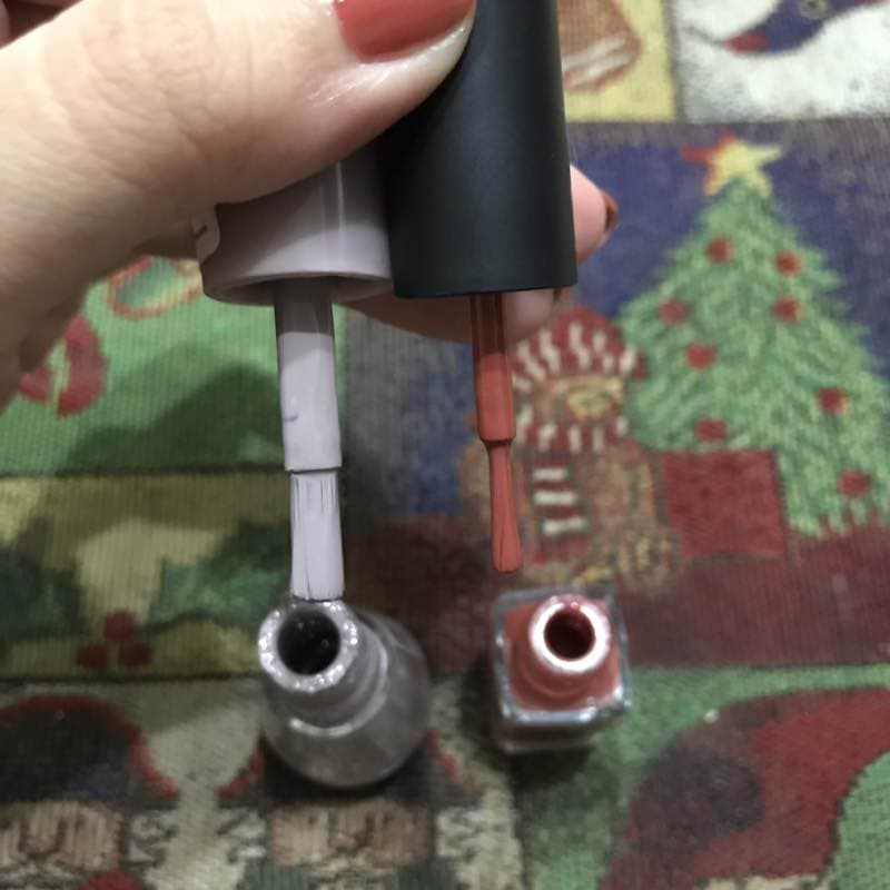 到處缺貨的NAIL HOLIC BR311磚紅色指甲油 試色&心得 ft.essence 99藕紫灰 美妝板 Dcard