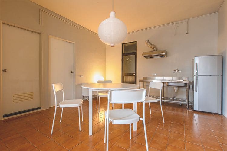 #招租 #招租 西園醫院旁/龍山寺捷運15分鐘/周遭完善生活機能
地址：萬華西園路二段225巷 ( 西園醫院旁 ) - Image 4