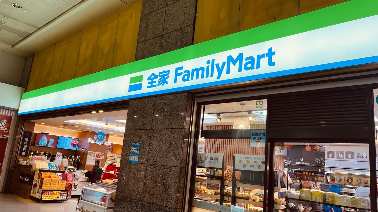 全家Logo主色明明就是藍色 - 感情板 | Dcard