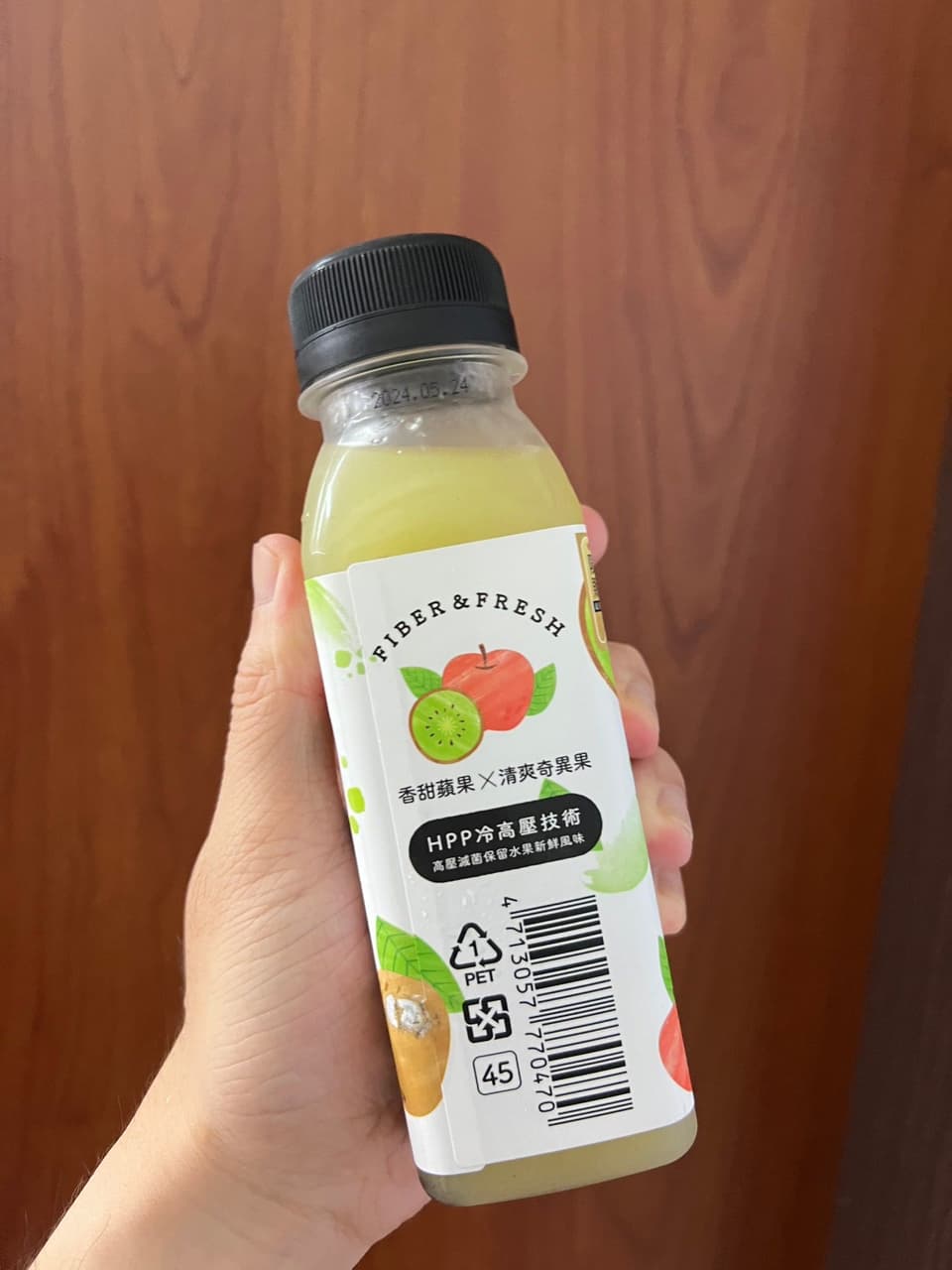 【開箱】超商美食｜聖德科斯奇異果蘋果汁｜7-ELEVEN獨家上市!顆粒感十足的奇異果蘋果汁 - 吃貨白的美食日記 (@dd2473986