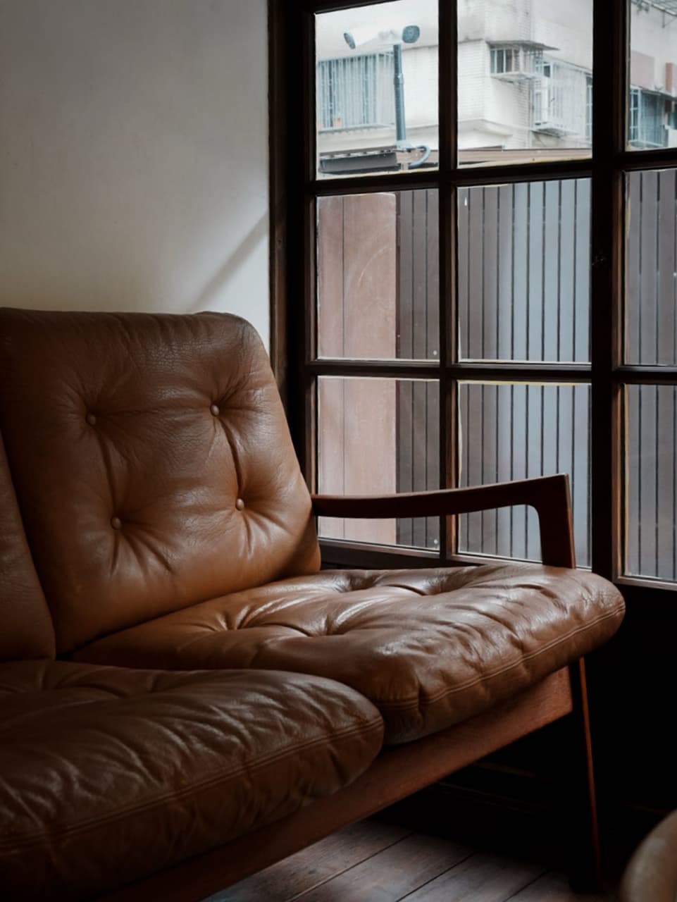 #作品 《A CHAIR IN THE ROOM 椅子的獨白》#生活打卡計畫 - 攝影板 | Dcard