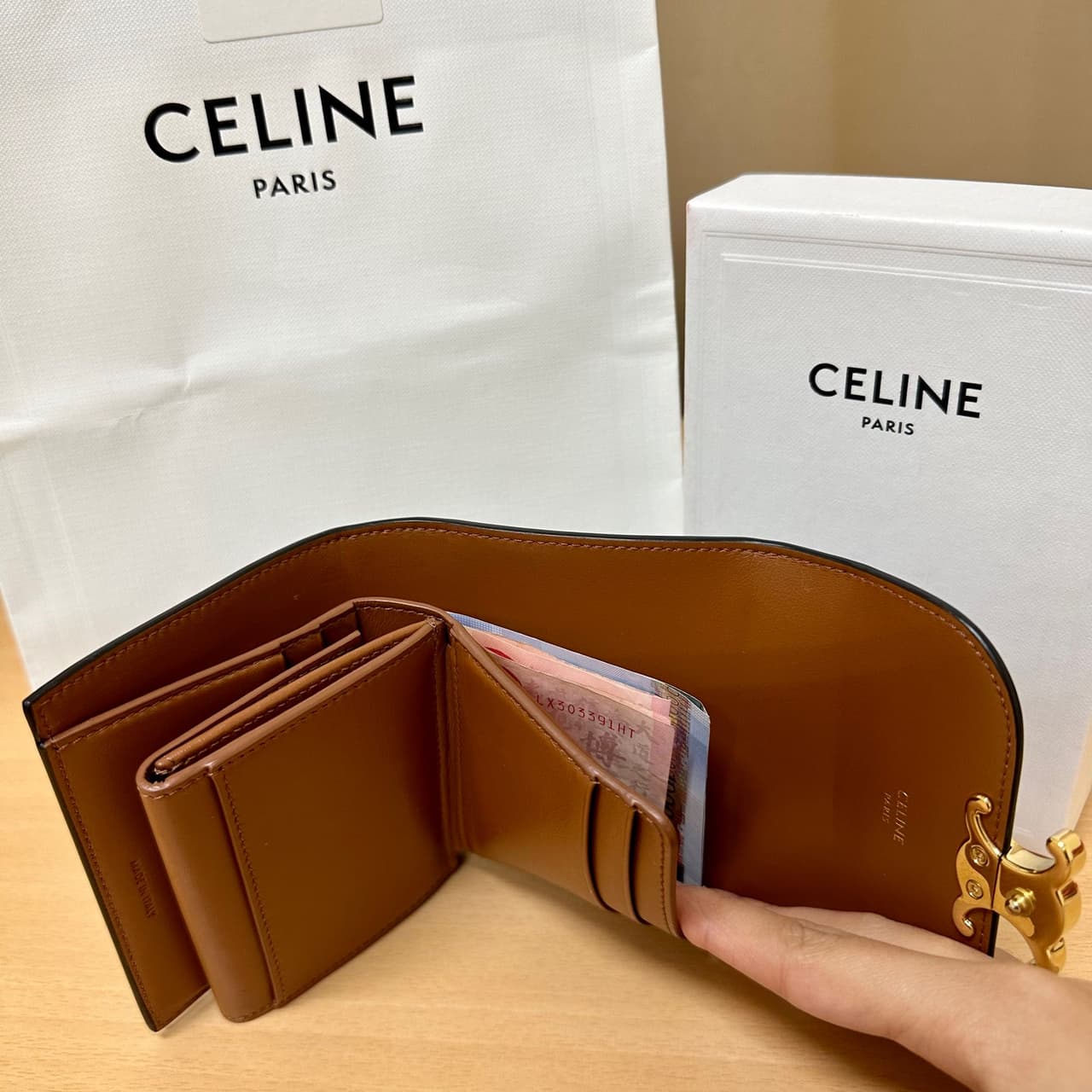 #開箱 #分享 CELINE凱旋門金扣老花短夾！ - 精品板 | Dcard