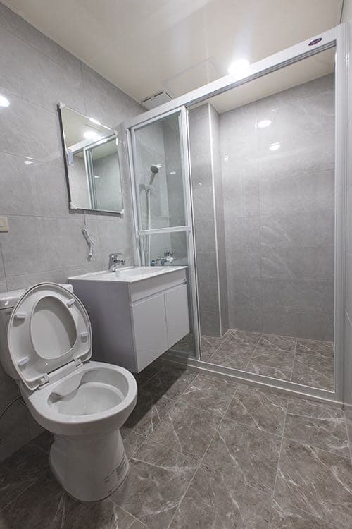 #招租 #招租 西園醫院旁/龍山寺捷運15分鐘/周遭完善生活機能
地址：萬華西園路二段225巷 ( 西園醫院旁 ) - Image 9