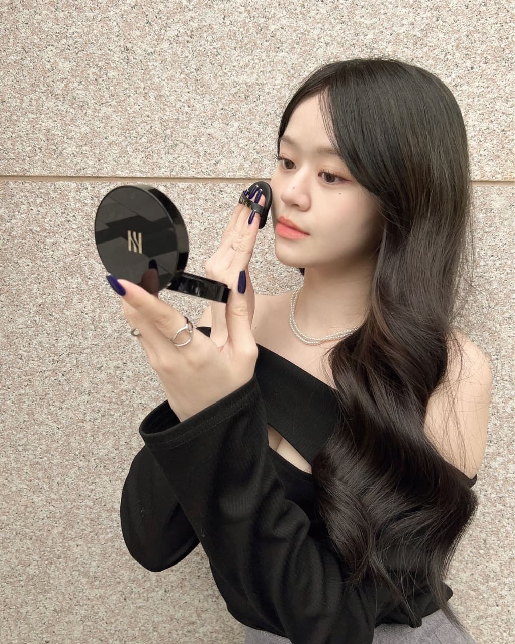 韓國JENNIE珍妮代言HERA~高質感絲絨霧光HERA黑色絲絨氣墊~HERA赫拉黑金粉底液/氣墊心得分享 - 陳莫-行走的阿極🐻 ️🤍 ...