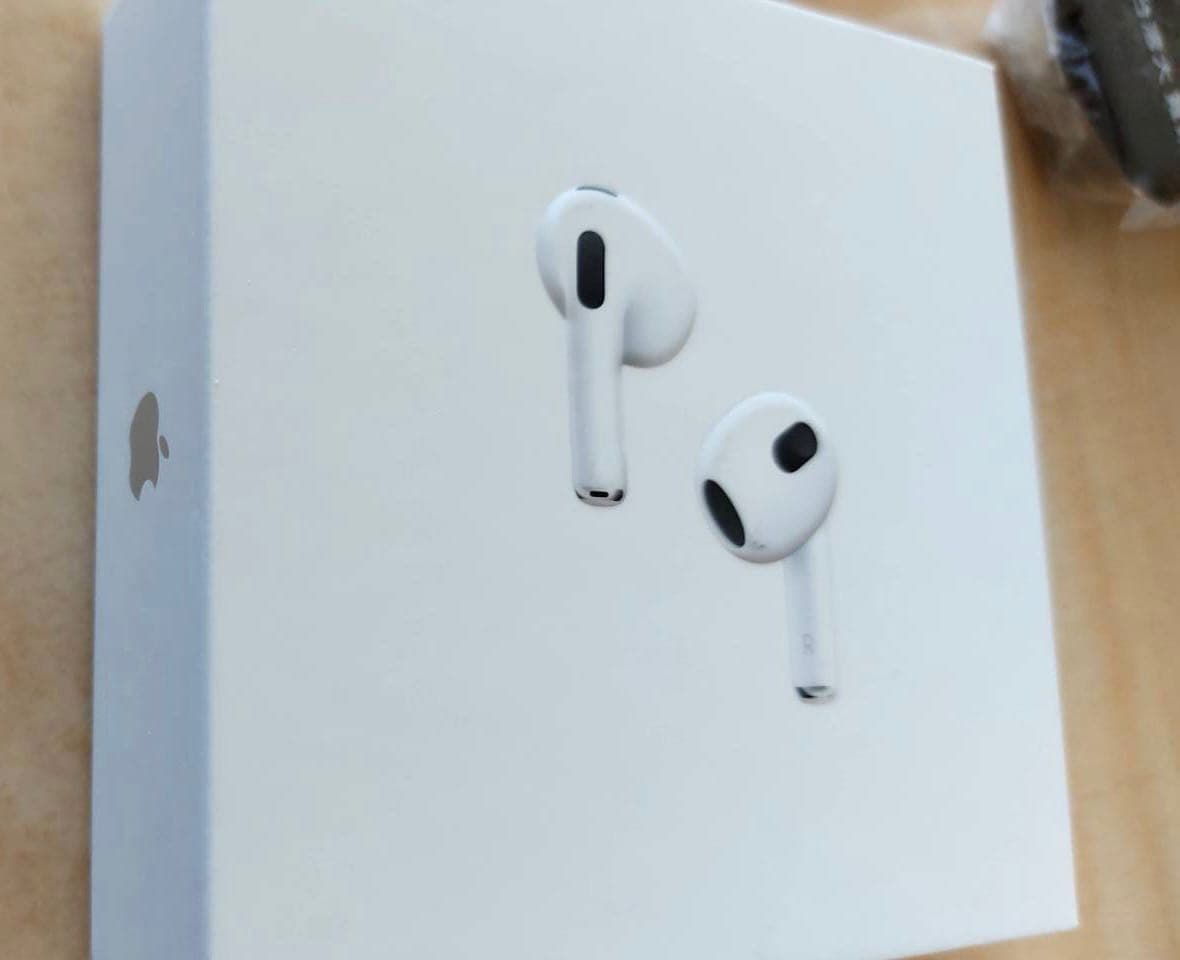 售全新 售全新未拆airpods 3 Magsafe淡水可面交 二手交易板 Dcard