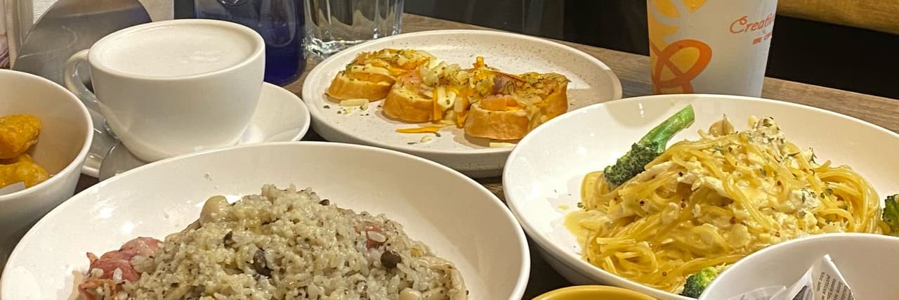 正在充食自己
