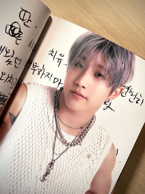 開箱JINJIN官方雜誌𝗢𝗡 𝗬𝗢𝗨𝗥 𝗠𝗔𝗥𝗞 - ASTRO板| Dcard