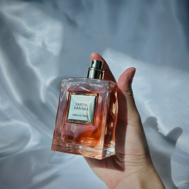 第一瓶Armani PRIVE 香水 - 香氛板 | Dcard