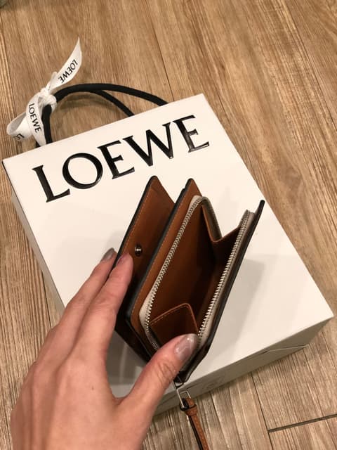 開箱#Loewe Compact Zip Wallet - 精品板 