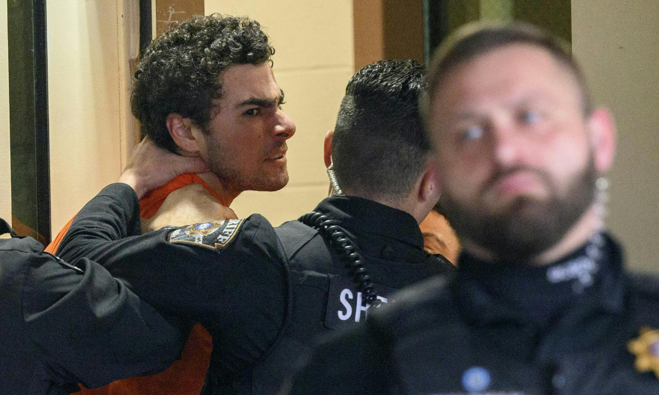 沒錢生病的國度：美國醫療保險龍頭CEO 被槍殺，兇手卻成為網友口中的英雄？ - 閒聊板| Dcard