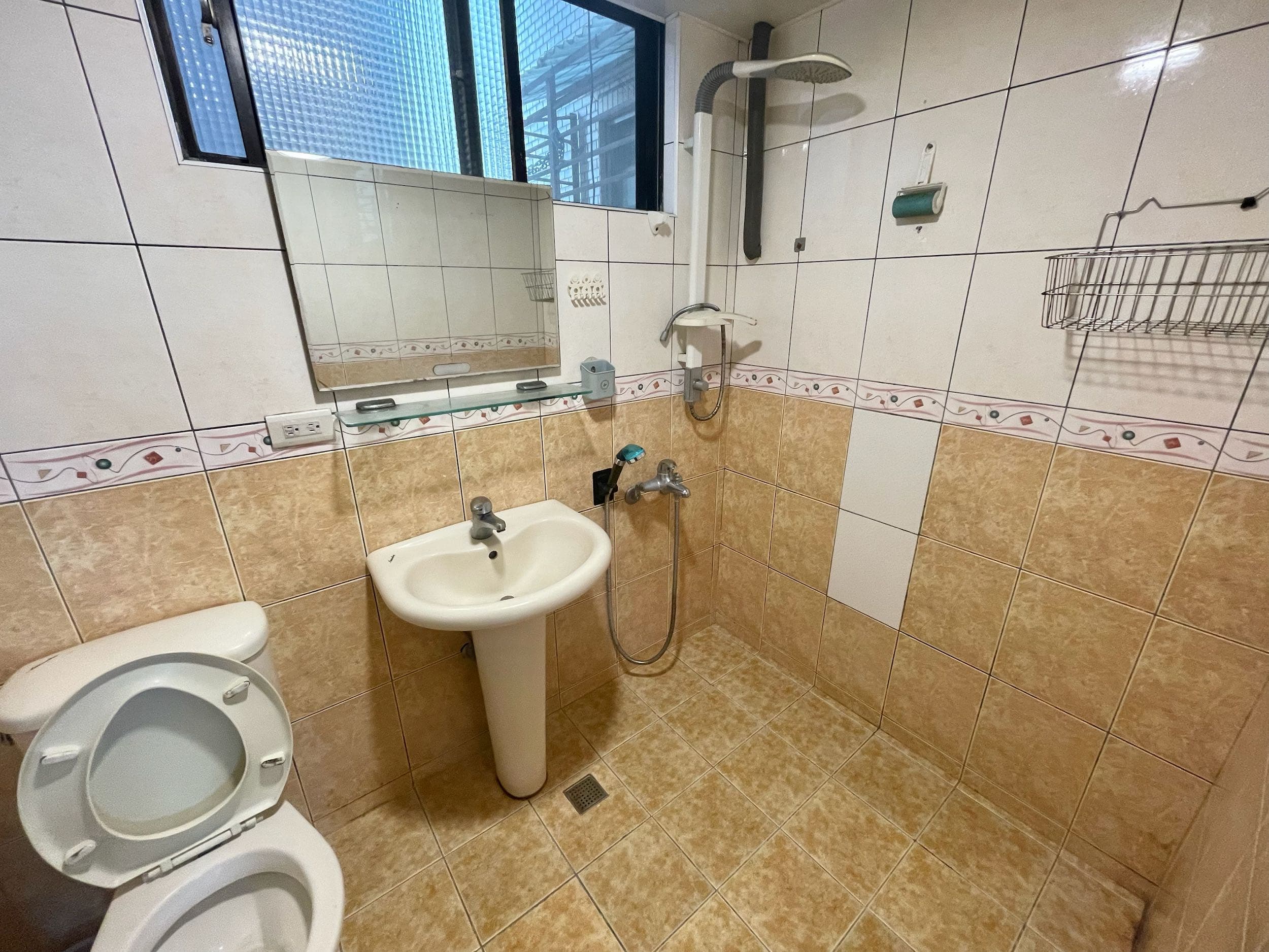 #房東 #招租 台北松山饒河高樓套房9000/月 可租補 區域最俗套房 - Image 4