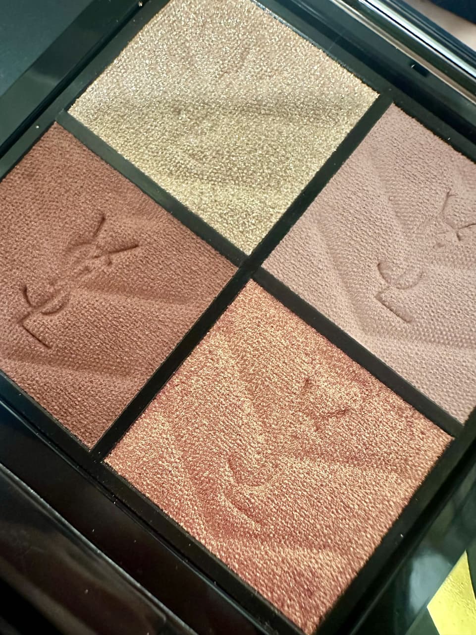 #開箱 Ysl 新品眼影盤#825 burning desire 開箱/試色(情報🔎:ysl仲夏度假villa) - 美妝板 | Dcard