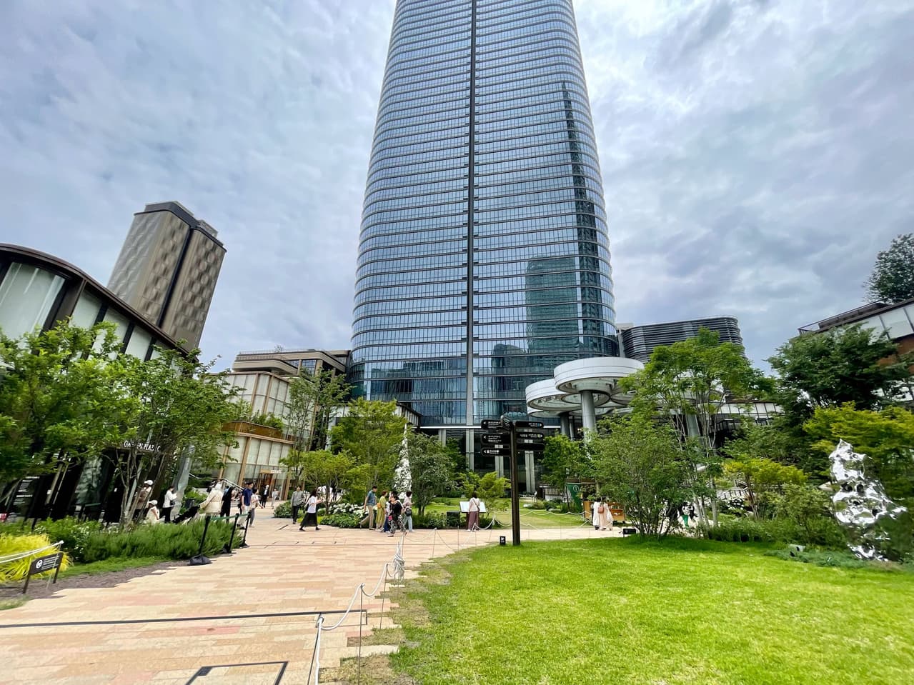 #國外遊記 帶爸媽日本🇯🇵自由行必看 東京最新景點麻布台之丘🌳 🌿 - 旅遊板 | Dcard