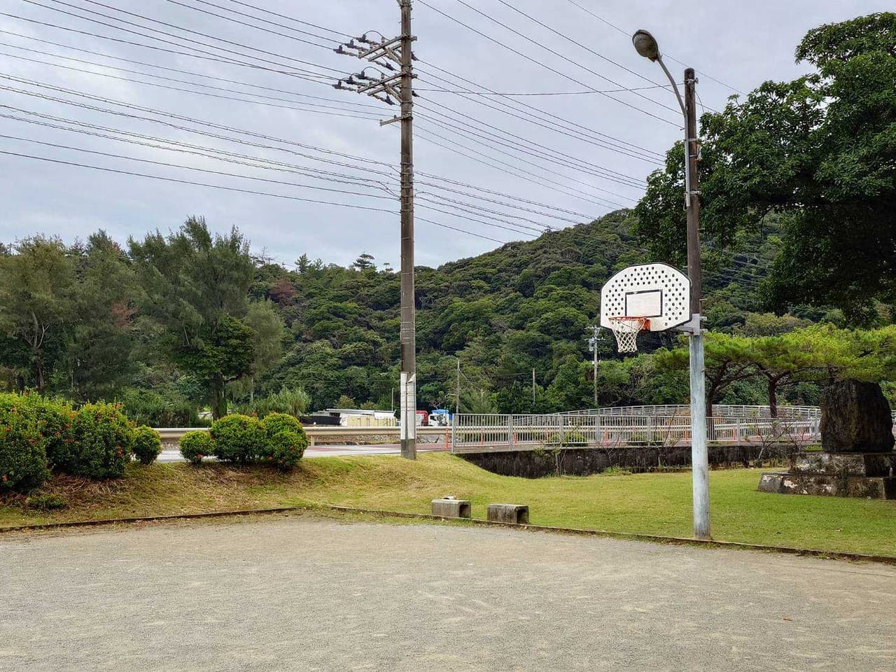 無聊跑去沖繩騎機車...feats. vivo X300 Pro 無聊跑去沖繩騎機車...feats. vivo X300 Pro