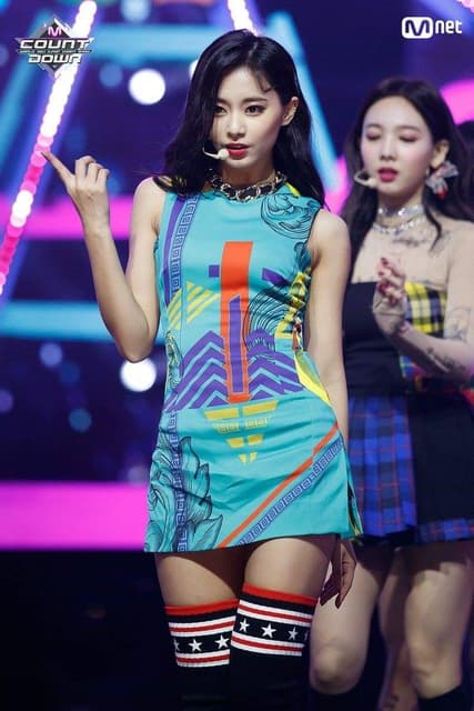 TWICE 周子瑜 Tzuyu KBS歌謠大祝祭特別合作舞台Miss A- Hush - 追星板 | Dcard