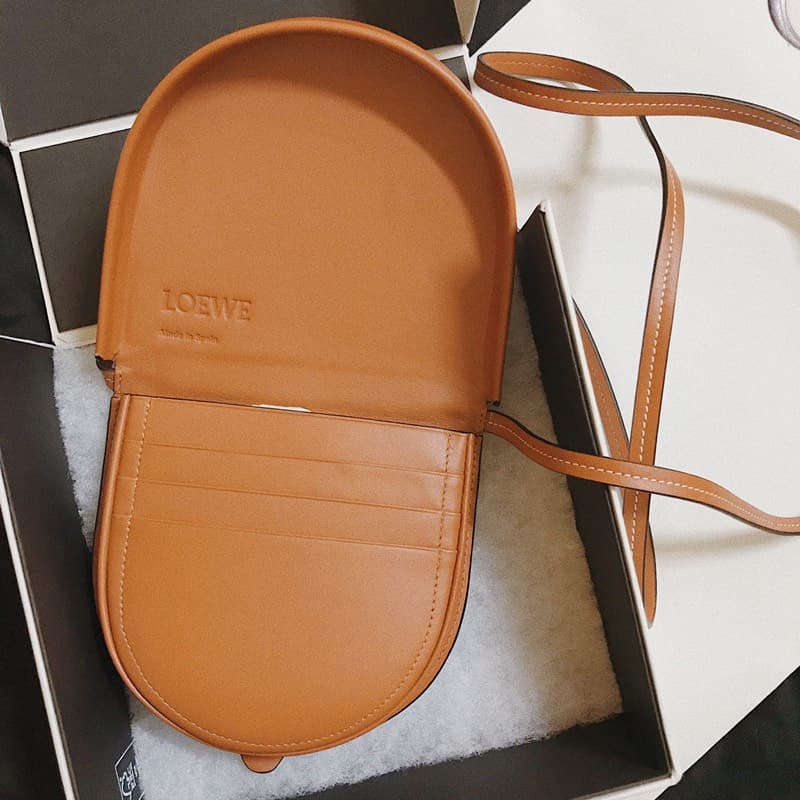 Loewe heel hot sale pouch small