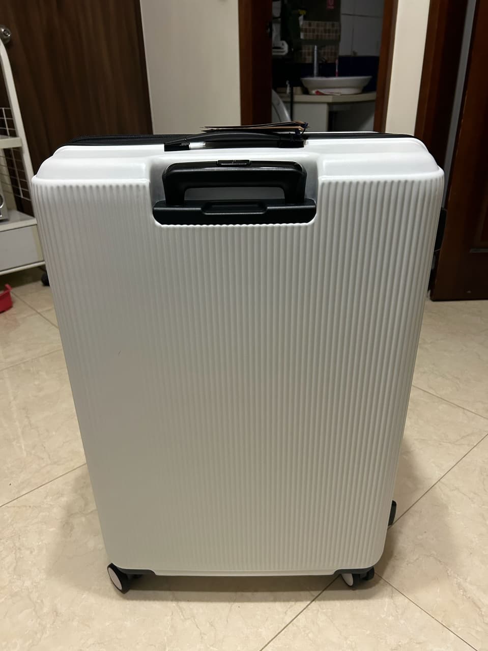 Samsonite 全新品28吋旅行用行李箱白色 - 網路購物板 | Dcard