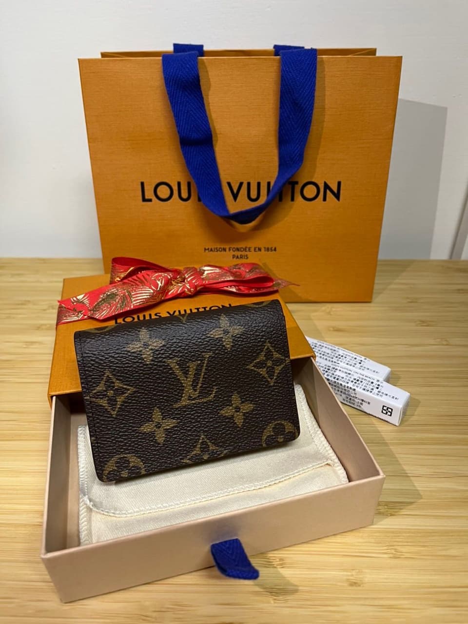 Sac de frappe de luxe: Louis Vuitton donne carte blanche à Karl