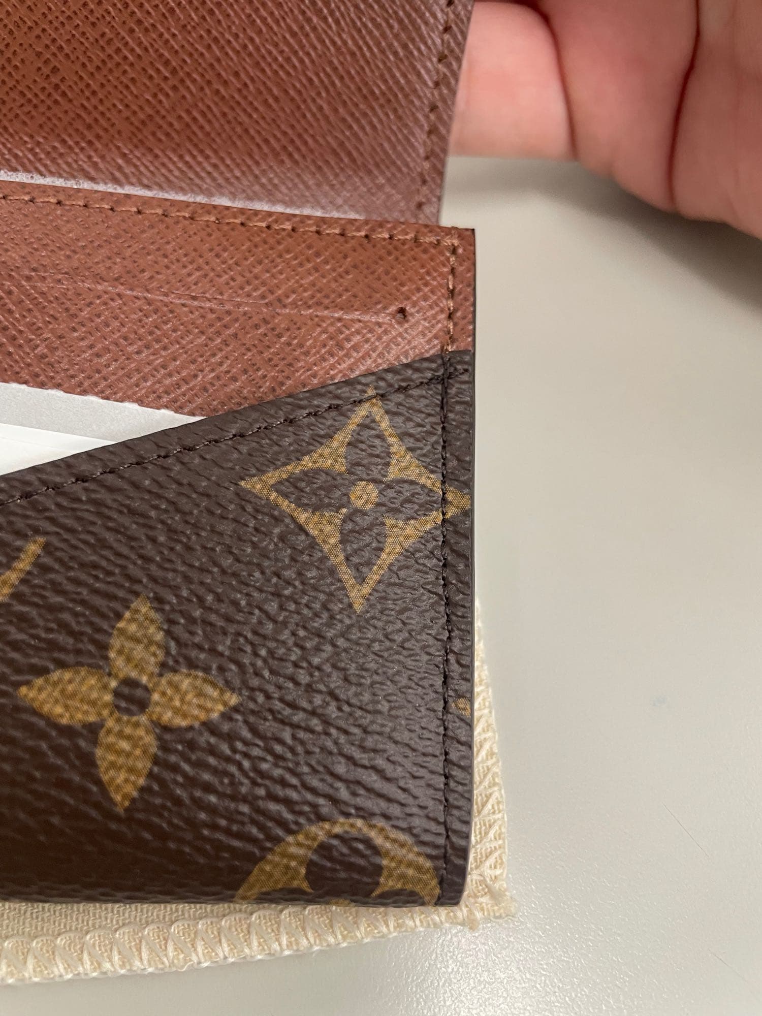 Sac de frappe de luxe: Louis Vuitton donne carte blanche à Karl