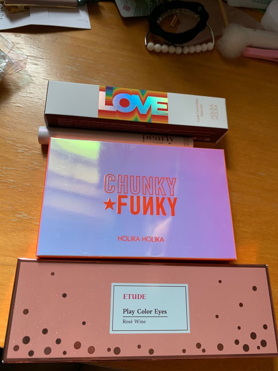 Etude House 粉紅香檳盤和Holika Holika 眼影盤刷色 美妝板 Dcard