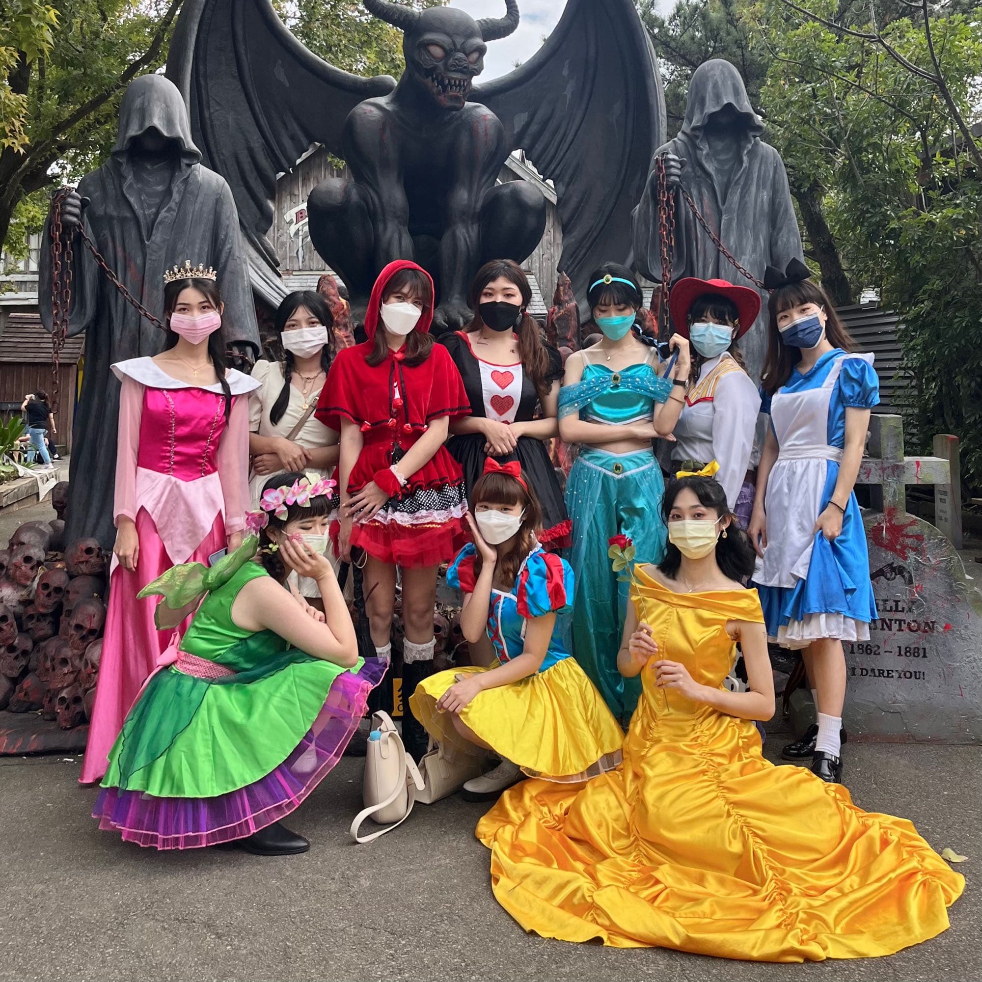 分享#猜猜看萬聖節跟姐妹們一起裝扮迪士尼公主🎃 - 穿搭板| Dcard