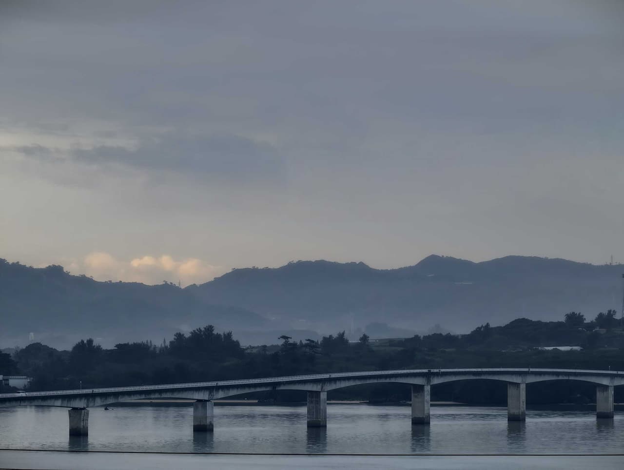 無聊跑去沖繩騎機車...feats. vivo X300 Pro 無聊跑去沖繩騎機車...feats. vivo X300 Pro