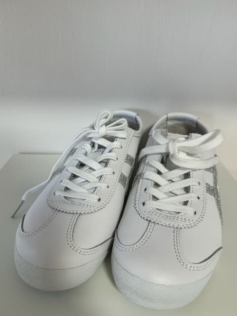 我要賣（已售出）Onitsuka Tiger白底銀色亮片23 - 二手交易板| Dcard