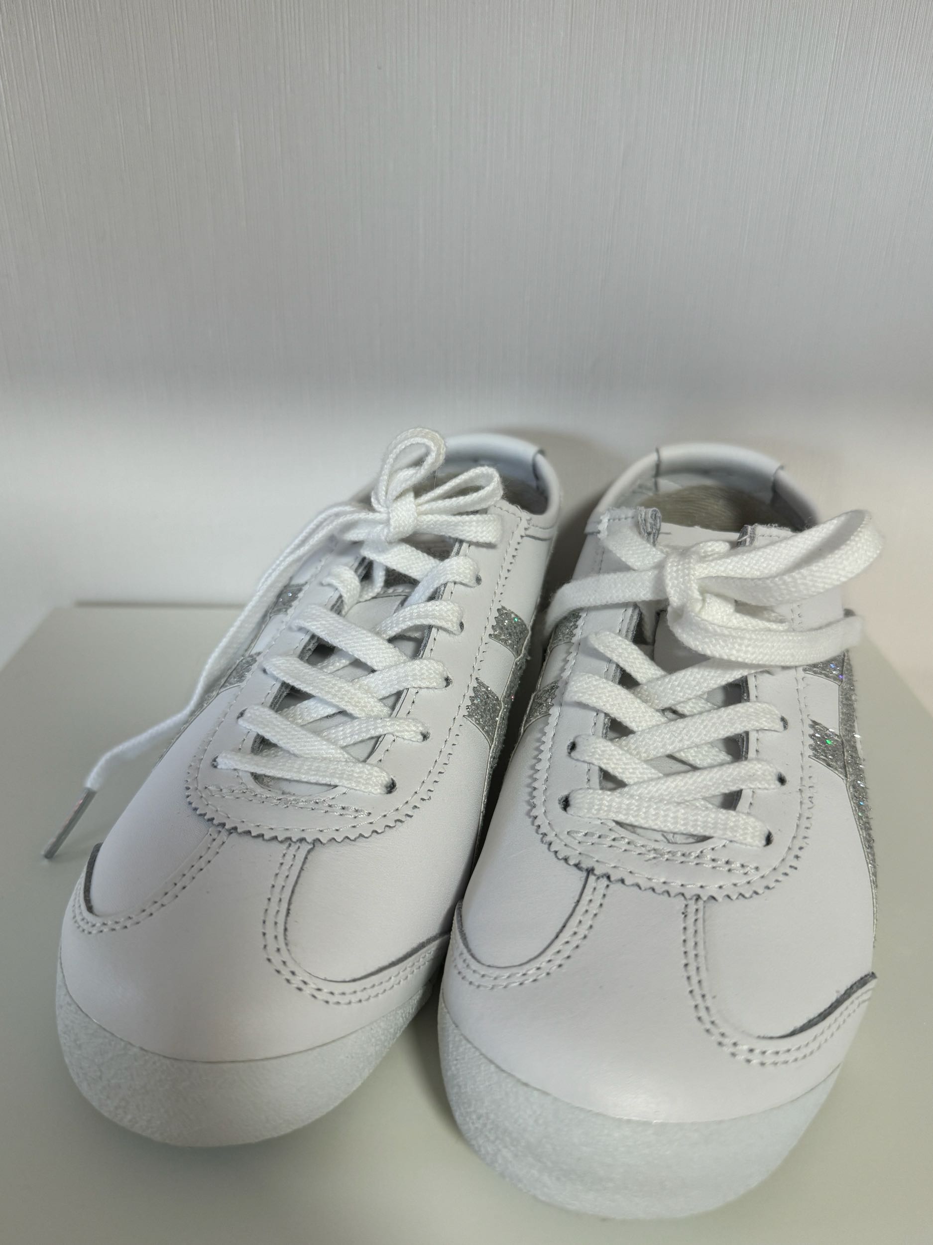 我要賣（已售出）Onitsuka Tiger白底銀色亮片23 - 二手交易板| Dcard