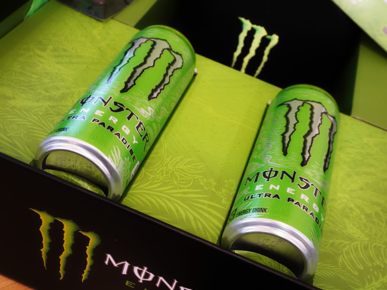 綠色浪潮強勢來襲，來瓶＜魔爪Monster Energy Ultra Paradise＞，不只清爽無負擔，同時極速充滿你全身能量！ - 小小鄔 ...
