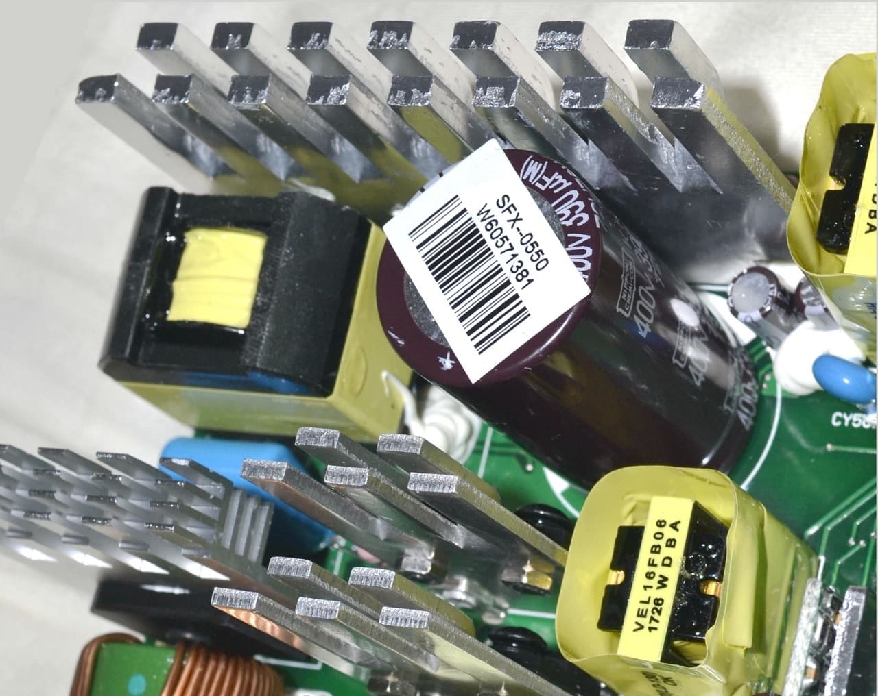 #開箱 #電源 一般的價格 十年的保固，海韻FOCUS PLUS 550W 金牌全模組化 電源供應器 開箱拆解測試 - 3C板 | Dcard