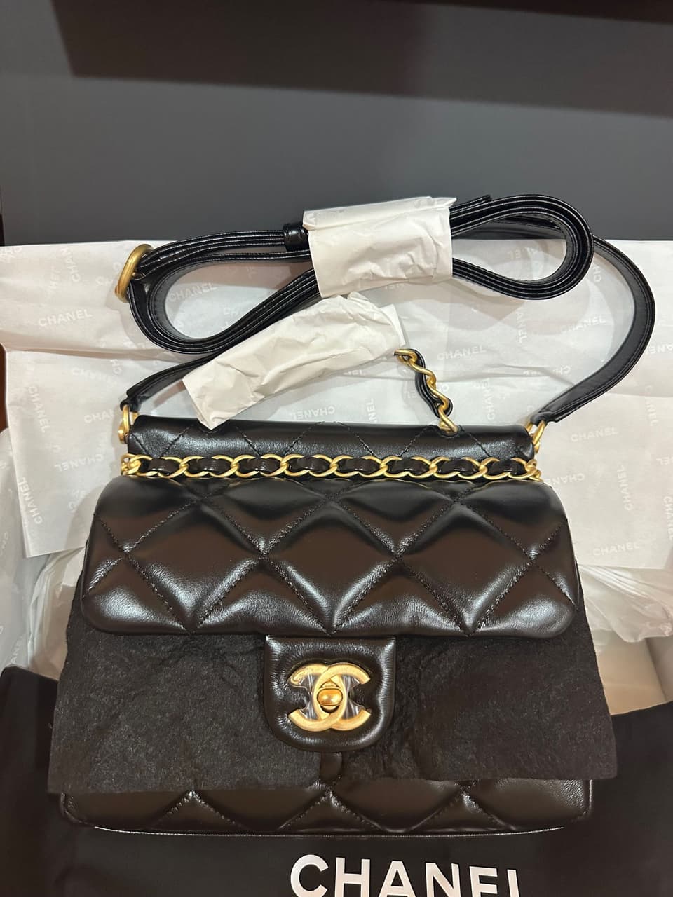 <熱銷大放送 - 全套入手 $300/套> 原價 $336 - 夏季必選- Chanell 小香風套裝 -White 白色