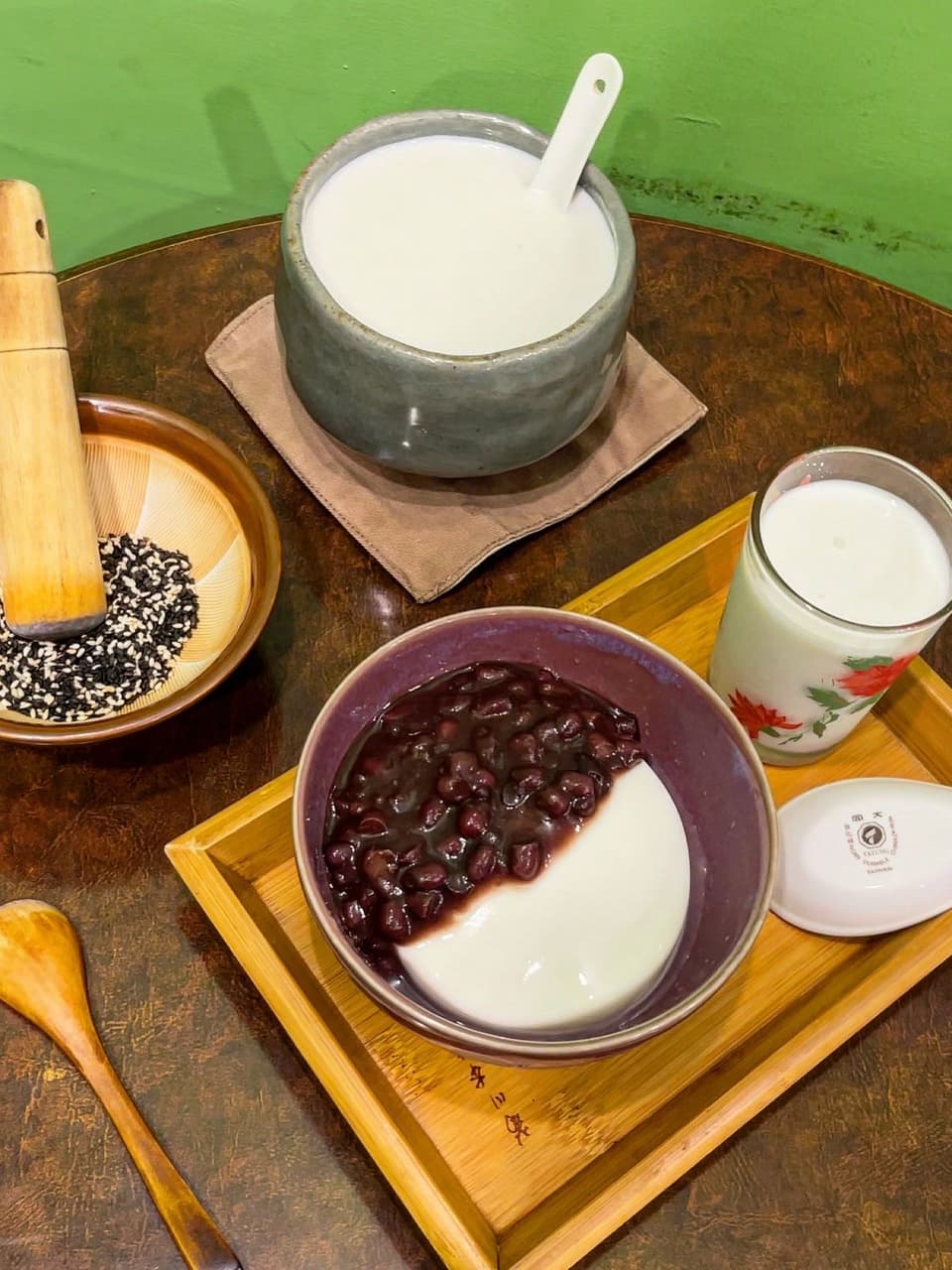 台中|巷弄隱藏美食 純天然杏仁茶 一中街商圈 三時茶房 - 有什麼好吃好玩好用 (@qqyuuuuu) | Dcard