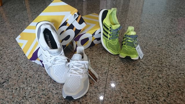 adidas gazelle silver green womens adidas Ultra Boost Light GORE-TEX Mens Running Shoes