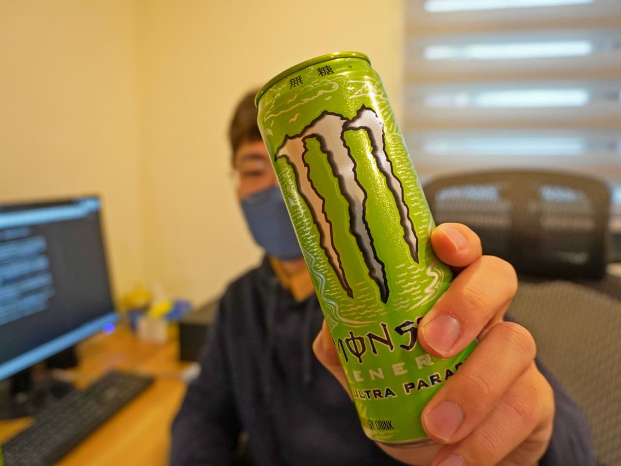 綠色浪潮強勢來襲，來瓶＜魔爪Monster Energy Ultra Paradise＞，不只清爽無負擔，同時極速充滿你全身能量！ - 小小鄔 ...