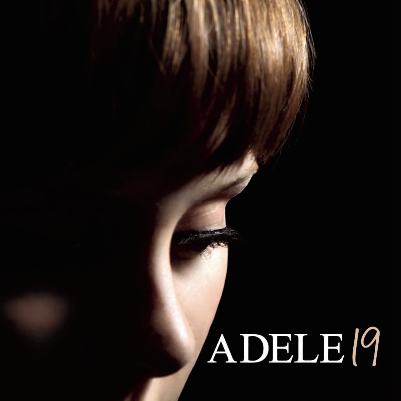 Adele - 征服全球的心碎嗓音！擺脫童年陰影 走出情傷的成名故事 - 音樂板 | Dcard