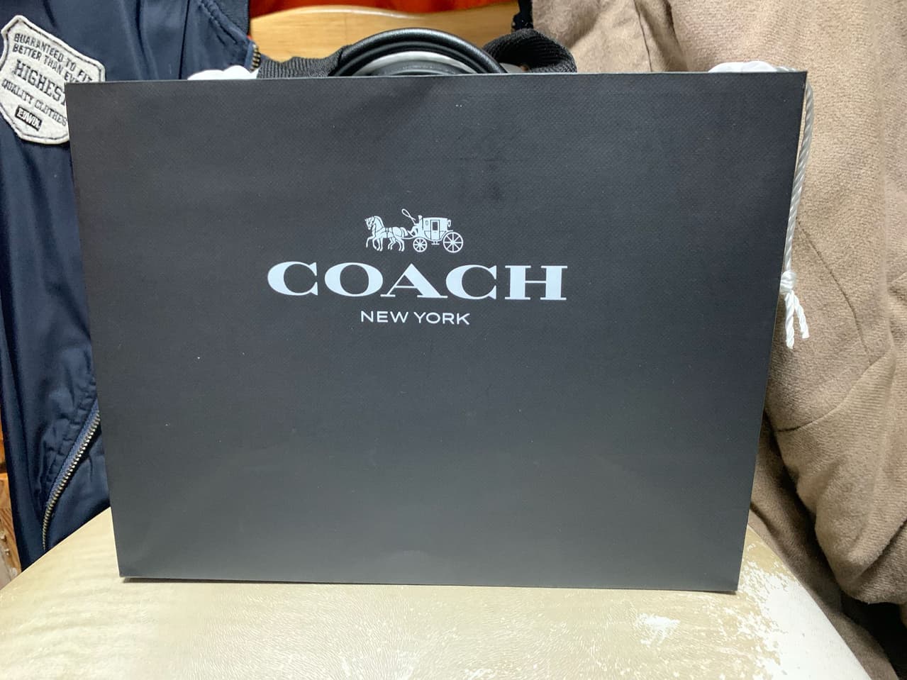 開箱Coach gotham duffle 24簡易開箱 - 精品板 | Dcard