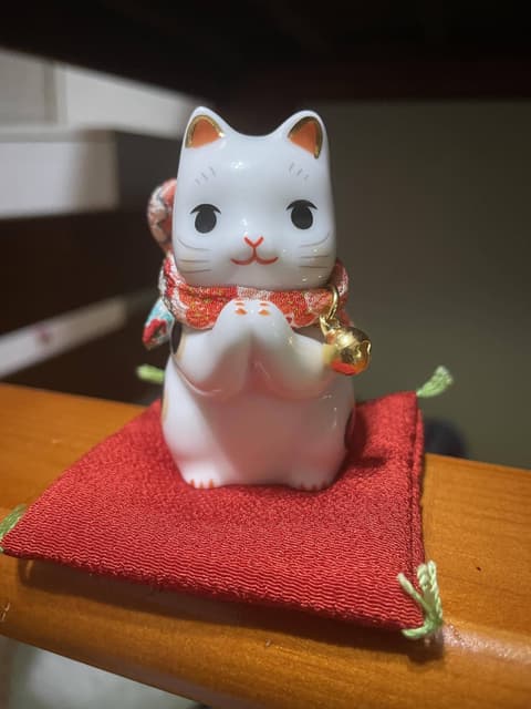 薬師窯 光堂作 彩絵招福大開運招き猫（ちりめん首輪付・8．5号