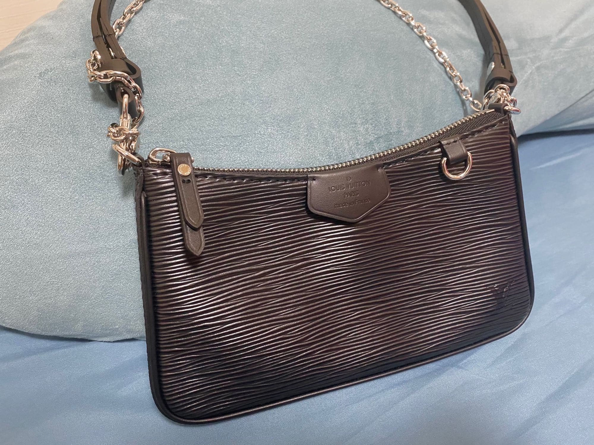 Louis Vuitton Easy Pouch On Strap [In Hand Review] : r/DesignerReps