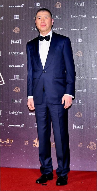 中國潤run學？逃生當外國人？64歲名導馮小剛刪光微博 傳出走美國 - 閒聊板 | Dcard