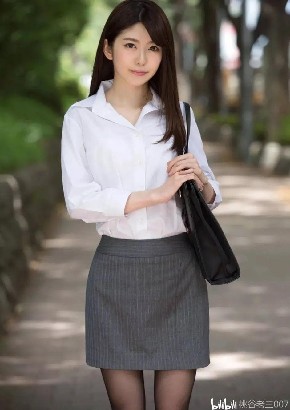 可愛美少女“有坂深雪”也無碼流出了全身看光光鮑魚比較黑- 西斯板| Dcard