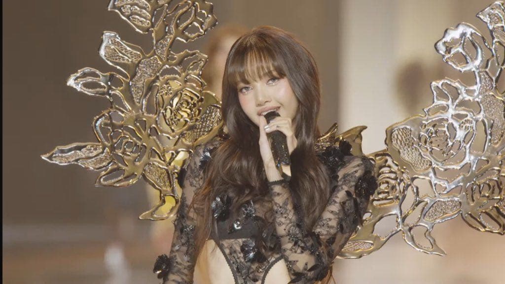#時尚 LISA登上2024年維多利亞的秘密舞台表演 - BLACKPINK板 | Dcard