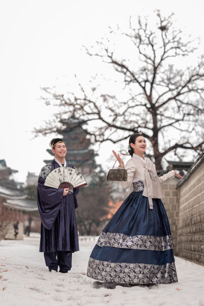 #國外遊記 💙韓國首爾 日月韓服體驗+景福宮韓服攝影 情侶攝影推薦💙 - 旅遊板 | Dcard
