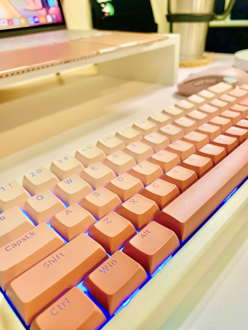 #分享 ＃開箱 GMK67絕美漸層粉療癒麻將音鍵盤開箱 - 機械鍵盤板 | Dcard