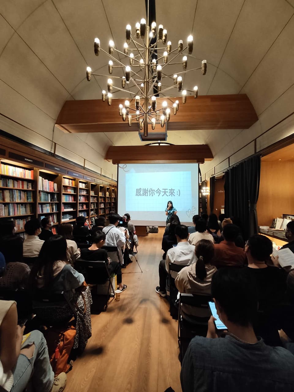 大家都怕被AI取代,但人與人之間交流的溫度無可替代 - 凱茜女孩 Cathy (@cathygirl0403) | Dcard