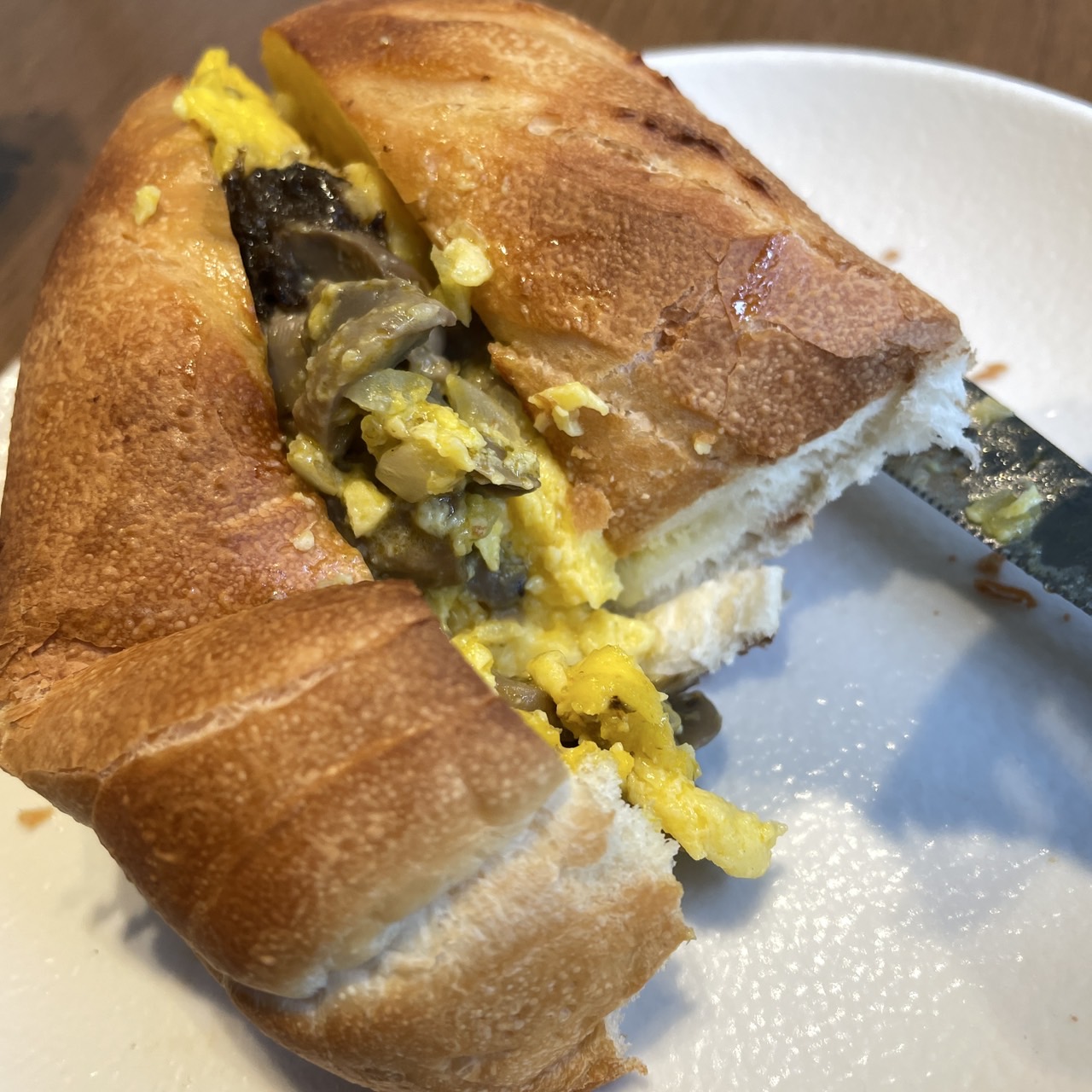 星巴克「黑松露嫩蛋三明治」蠻好吃的