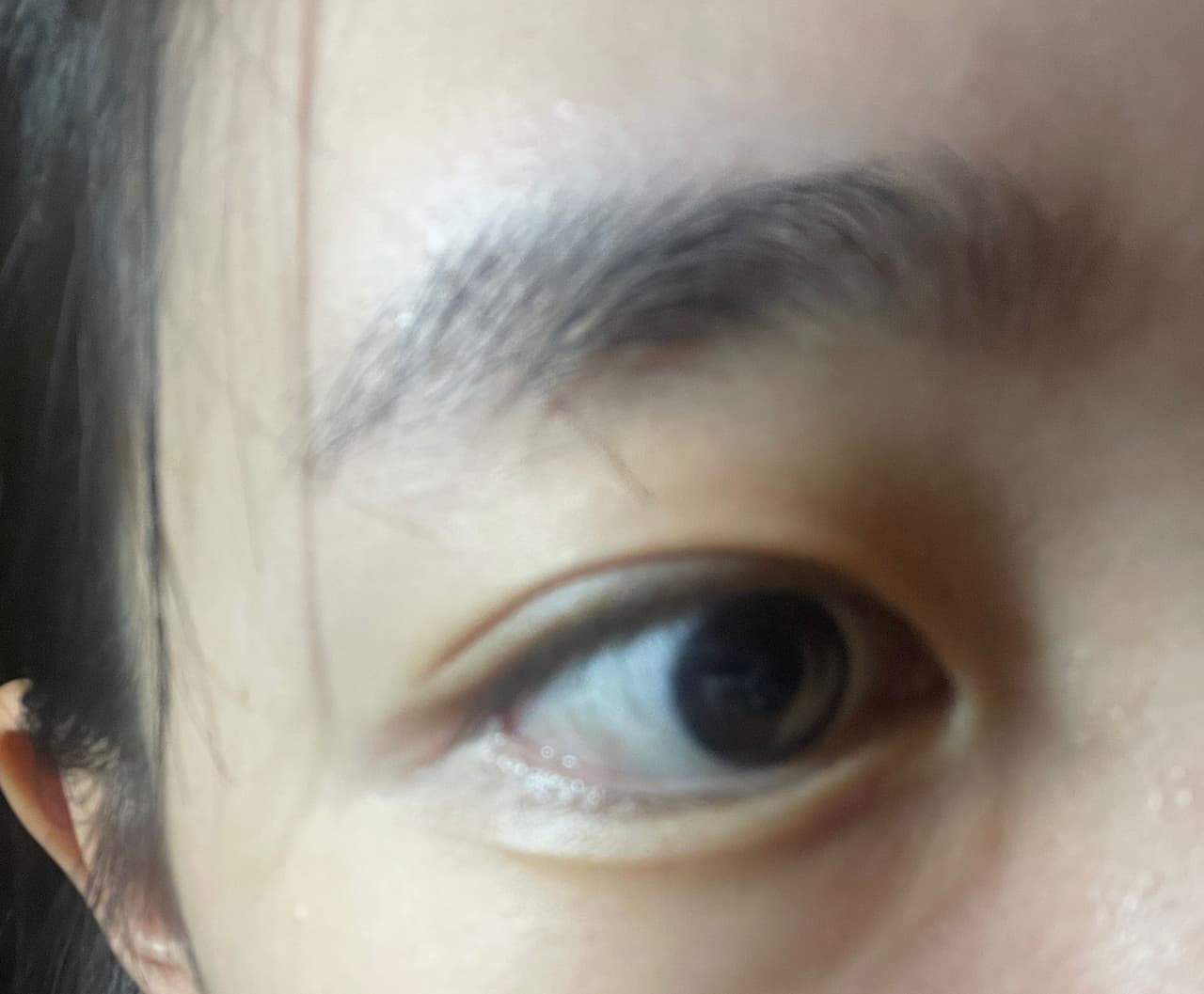 請問眼睛下面這一條線是什麼? - 女孩板 | Dcard