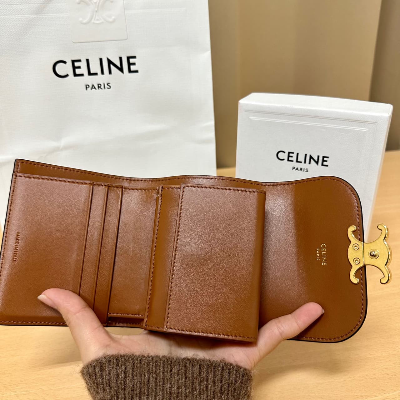 #開箱 #分享 CELINE凱旋門金扣老花短夾！ - 精品板 | Dcard