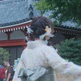想去到處旅行的懶女孩