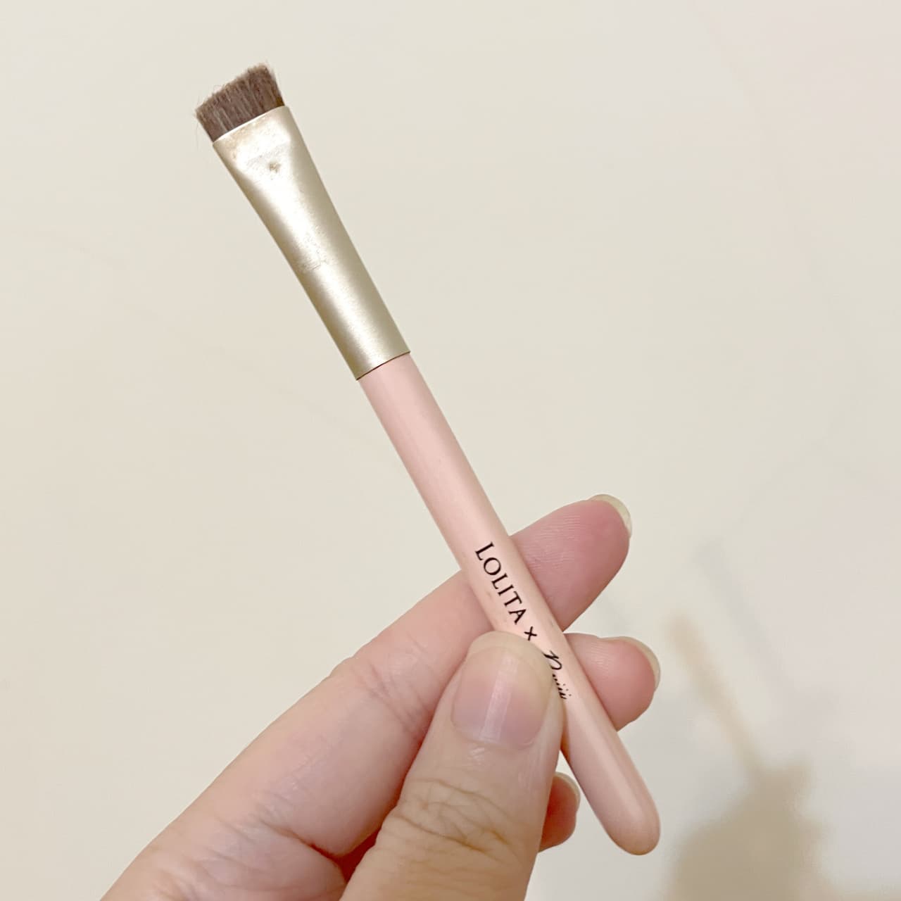 #我要賣 可換物 近全新 眉刷 化妝刷 化妝工具 - 二手交易板 | Dcard