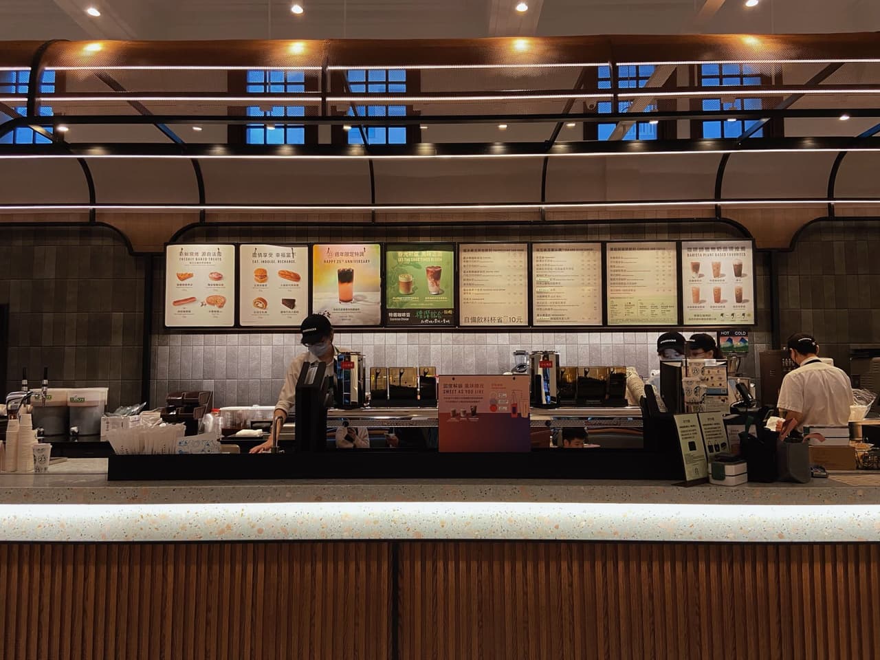 新竹必去‼️台灣第一家星巴克跟古蹟圖書館合作的特色店☕️(圖多) - 美食板 | Dcard